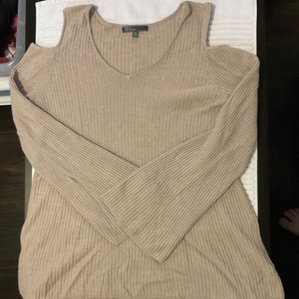 89th and Madison knitted long sleeve top with shoulder cut outs